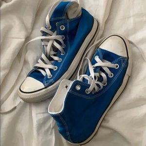 GENTLY WORN blue converse